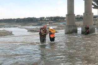 邮报：利物浦、枪手、蓝军和纽卡等队关注森林21岁后卫穆里略